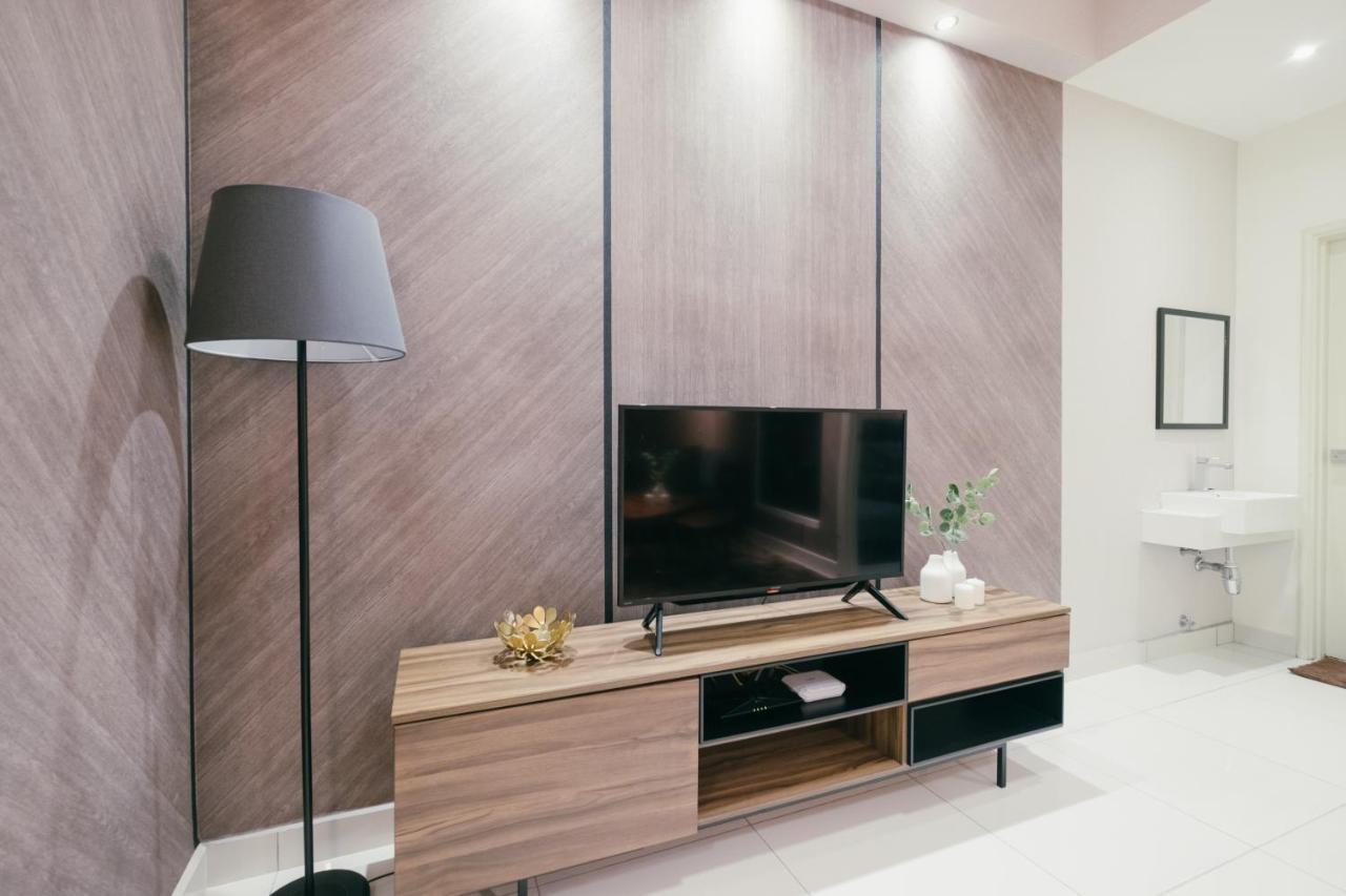 Arte Mont Kiara 3pax Jacuzzi Pool Gym Near Mitec Matrade Apartment
